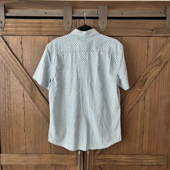 Faherty Short-Sleeve Stretch Playa Shirt in Fish Scale Redux Size Small NWT - Picture 5 of 12